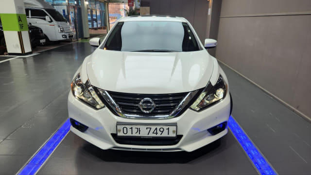 2017 NISSAN Altima