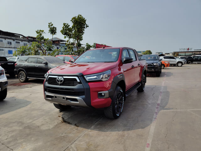 2025 TOYOTA Hilux, 