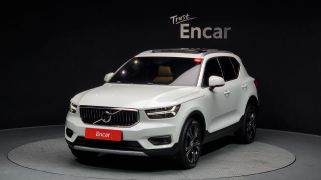 2020 VOLVO XC40