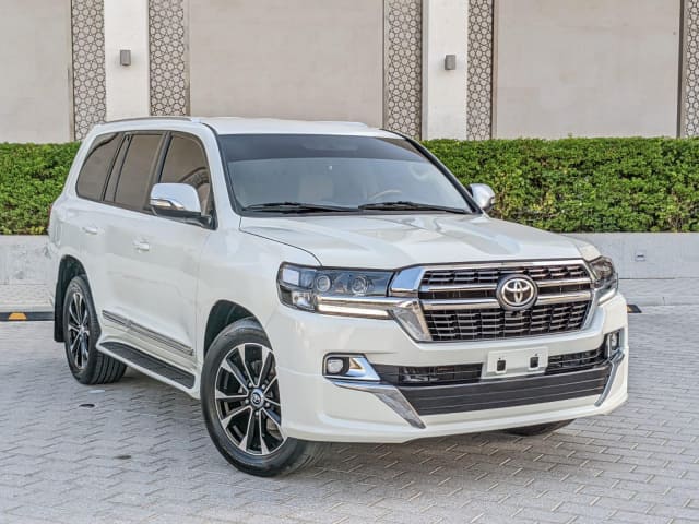 2018 TOYOTA Land Cruiser