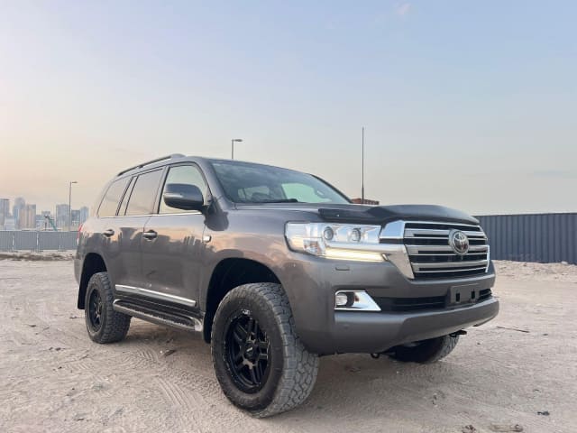 2020 TOYOTA Land Cruiser