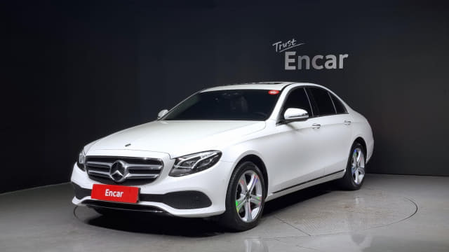 2017 MERCEDES-BENZ E-Class
