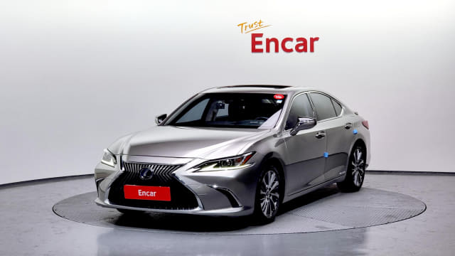 2019 LEXUS ES