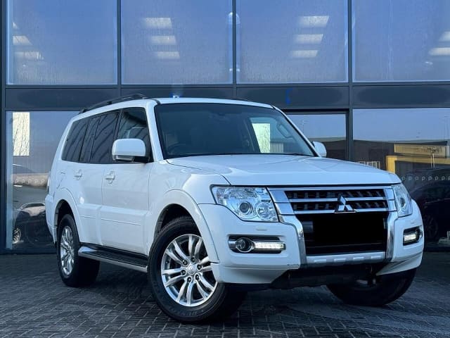 2017 MITSUBISHI Shogun