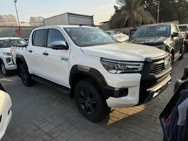 2024 TOYOTA Hilux