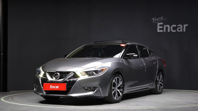 2017 NISSAN Maxima