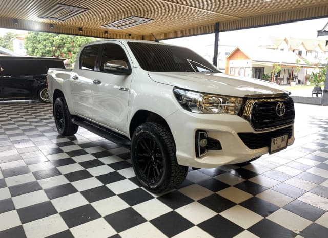 2017 TOYOTA Hilux