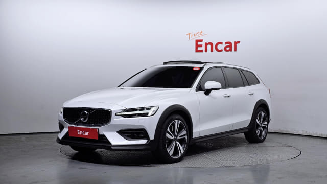 2020 VOLVO V60