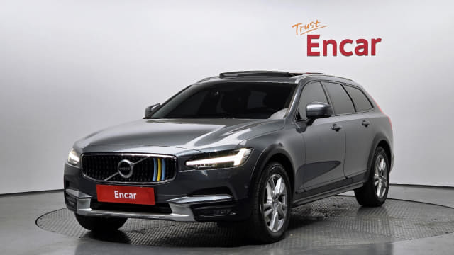 2018 VOLVO V90