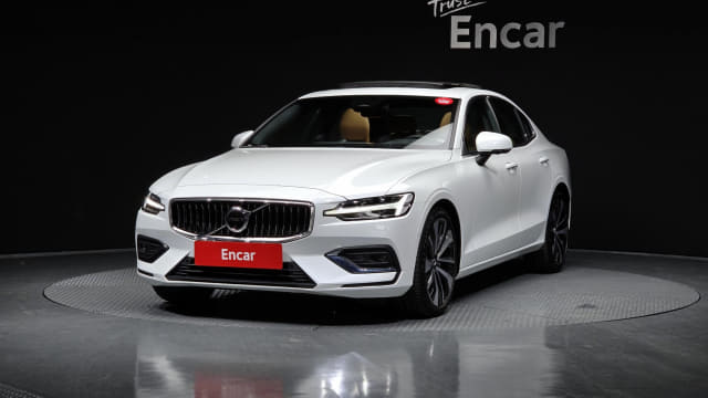 2024 VOLVO S60