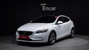 2017 VOLVO V40
