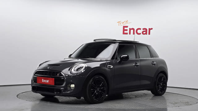 2017 Mini Cooper, 