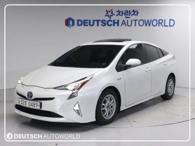 2016 TOYOTA Prius