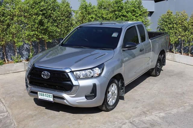 2023 TOYOTA Hilux