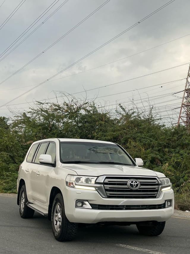 2017 TOYOTA Land Cruiser, 