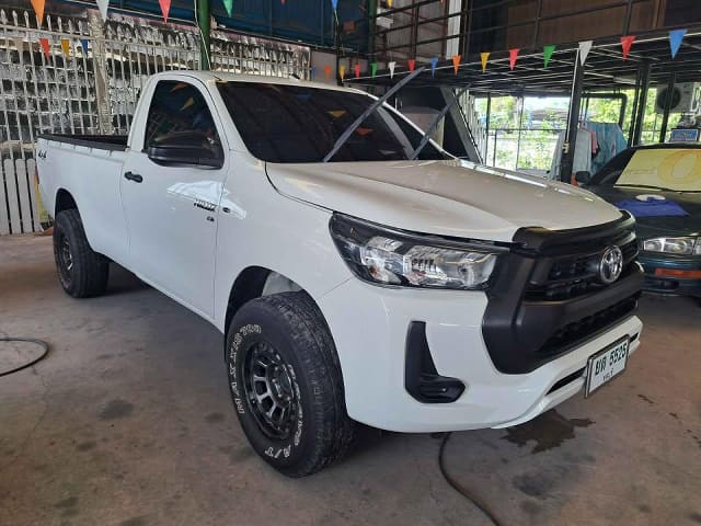 2023 TOYOTA Hilux