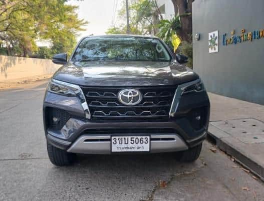 2020 TOYOTA Fortuner