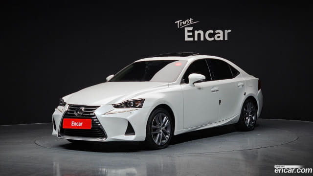 2017 LEXUS IS