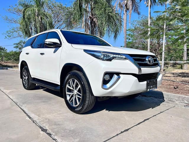 2018 TOYOTA Fortuner
