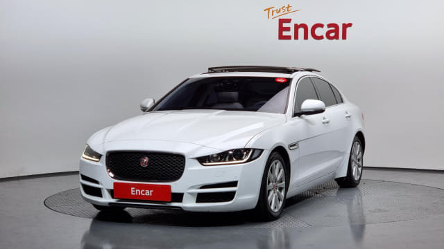 2017 JAGUAR XE