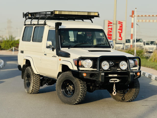 2017 TOYOTA Land Cruiser