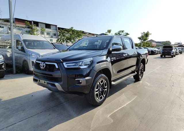 2025 TOYOTA Hilux