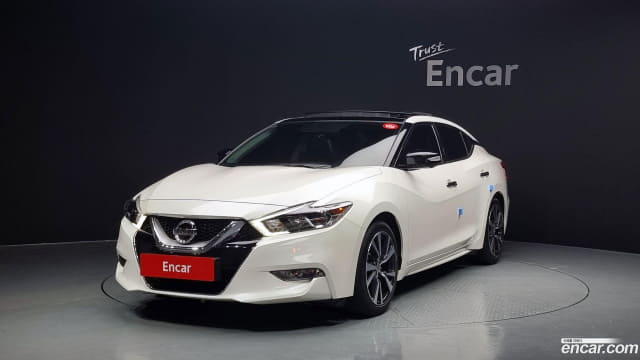 2017 NISSAN Maxima