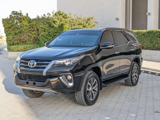 2017 TOYOTA Fortuner