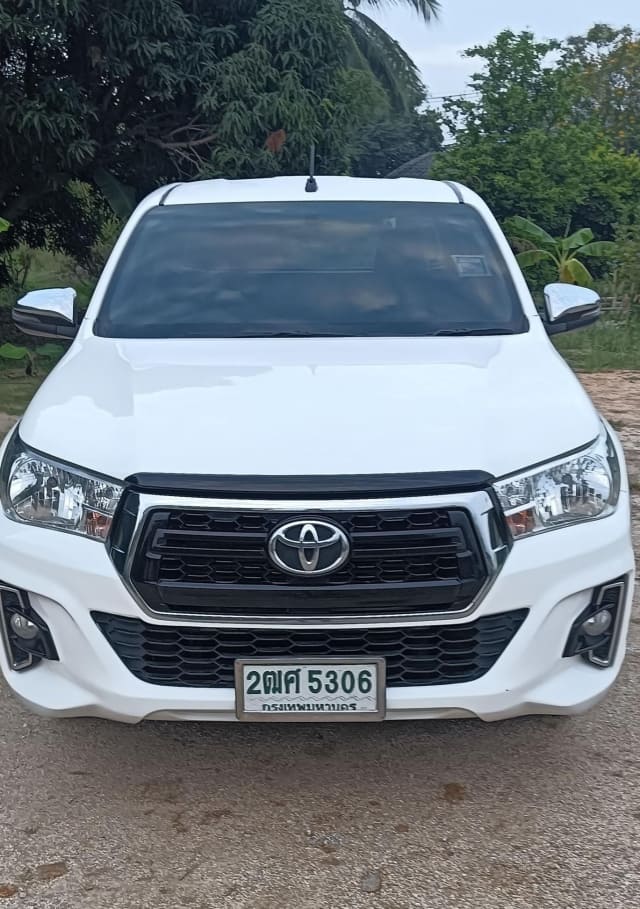 2019 TOYOTA Hilux