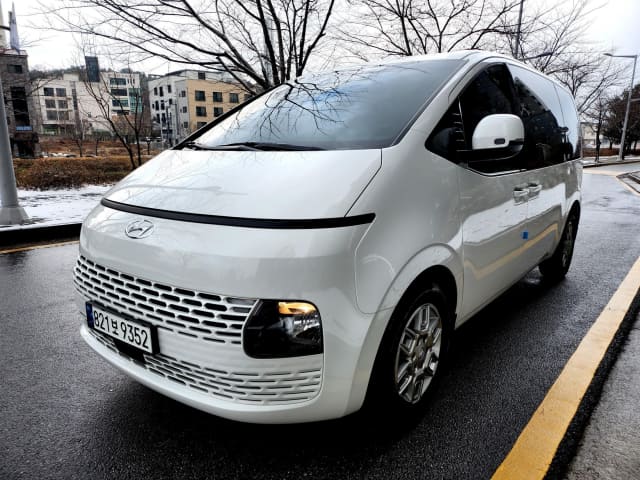 2023 HYUNDAI Staria
