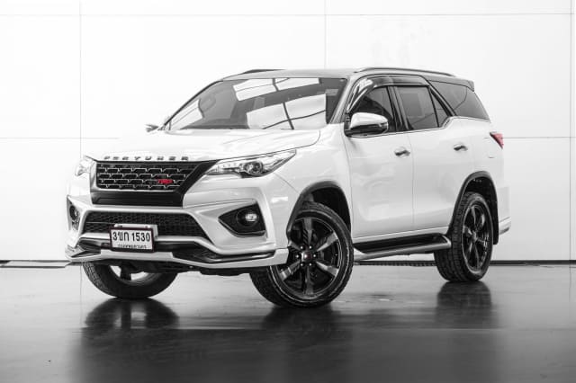 2017 TOYOTA Fortuner