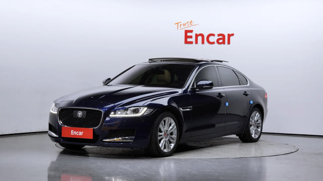 2017 JAGUAR XF