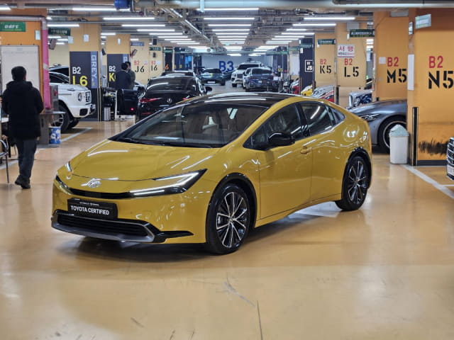 2024 TOYOTA Prius