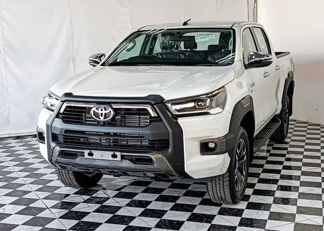 2025 TOYOTA Hilux