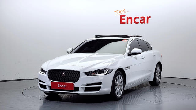 2017 JAGUAR XE