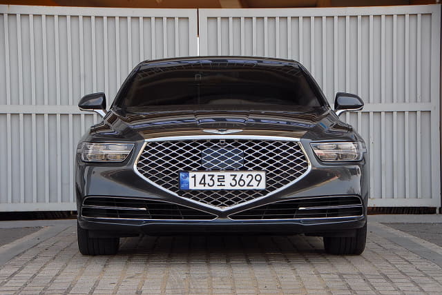2021 Genesis G90