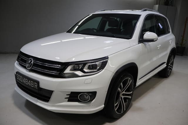 2016 VOLKSWAGEN Tiguan