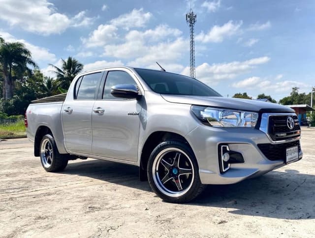 2019 TOYOTA Hilux