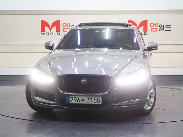 2017 JAGUAR XF
