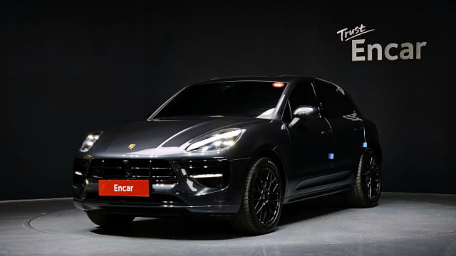2021 Porsche MACAN