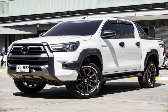 2022 TOYOTA Hilux, 