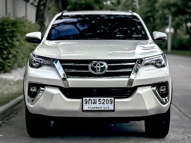2019 TOYOTA Fortuner