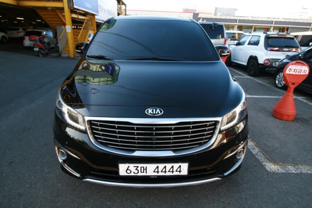 2017 KIA Carnival