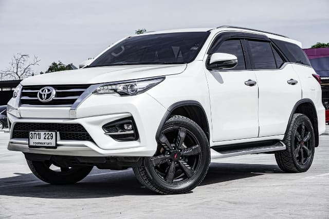 2018 TOYOTA Fortuner