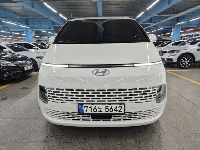 2025 HYUNDAI Staria
