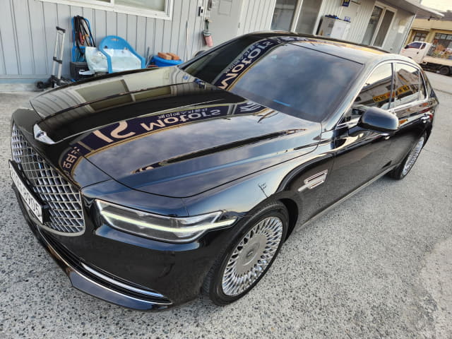 2020 Genesis G90