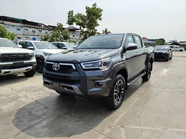 2025 TOYOTA Hilux