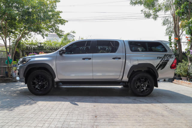 2019 TOYOTA Hilux