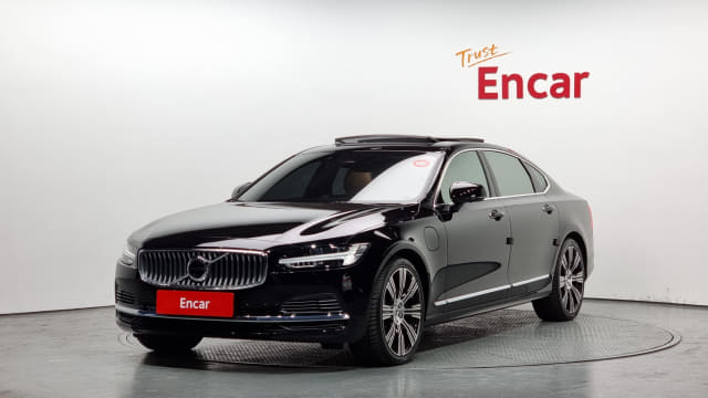 2022 VOLVO S90