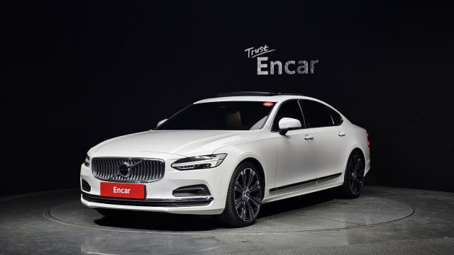 2023 VOLVO S90